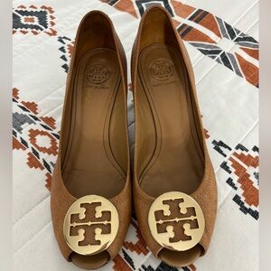 Tory Burch Tan Leather Sally 2 Heels Pumps Wedges with Iconic Gold Logo 10.5
